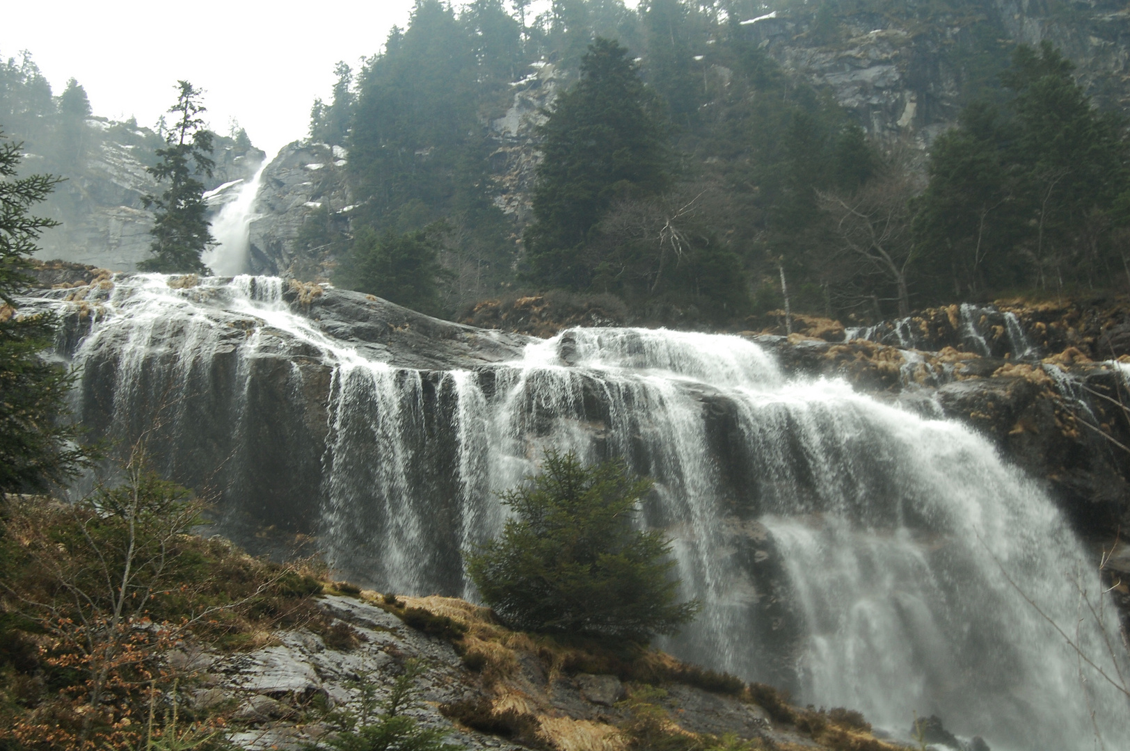 Cascade d'Ares à la fonte des neiges