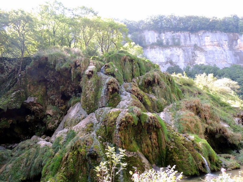 Cascade de Baume les Messieurs en été