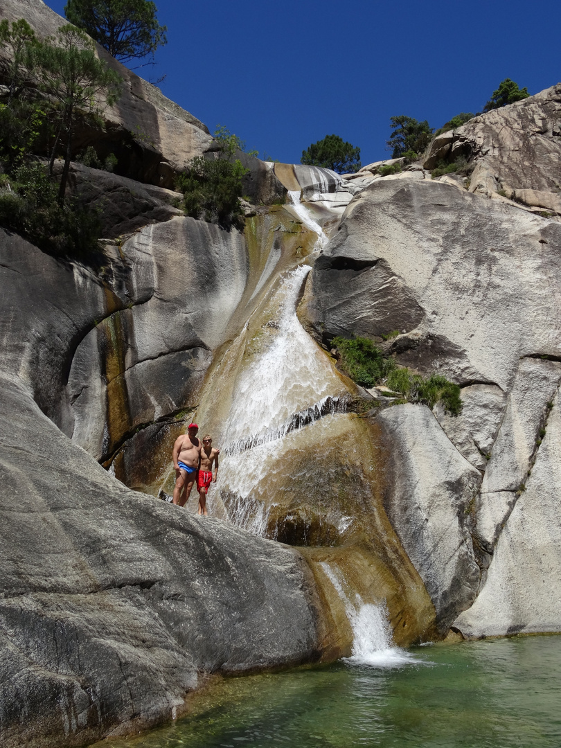 cascade de pucaracia dans les aiguilles de bavella