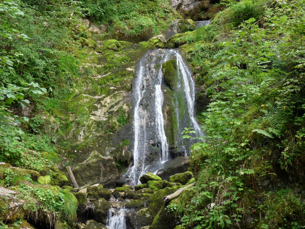 Cascade du "Moulin d'Aval",non loin de ST.CLAUDE (Jura) - France -