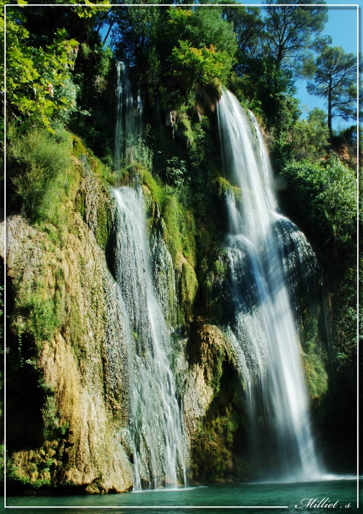 cascade du sud de la France, à coté de villecroze