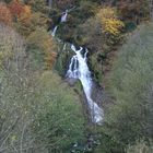 Cascade sous la lumiere automnale