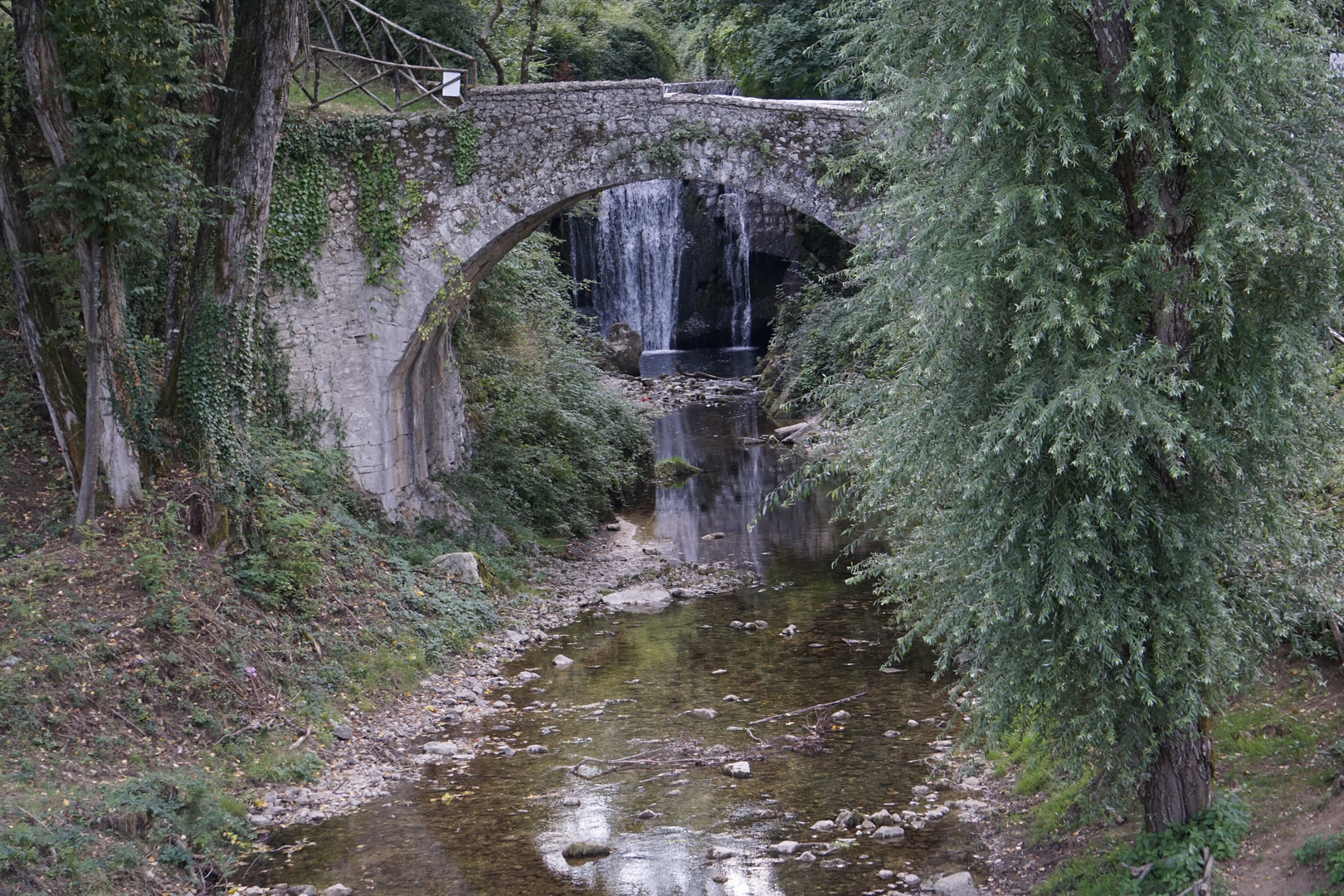 Cascata della Lavandaia e Ponte del Mulino sul fiume Calore a Montella(AV) 