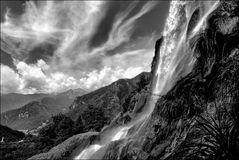 Cascata di acqua fraggia