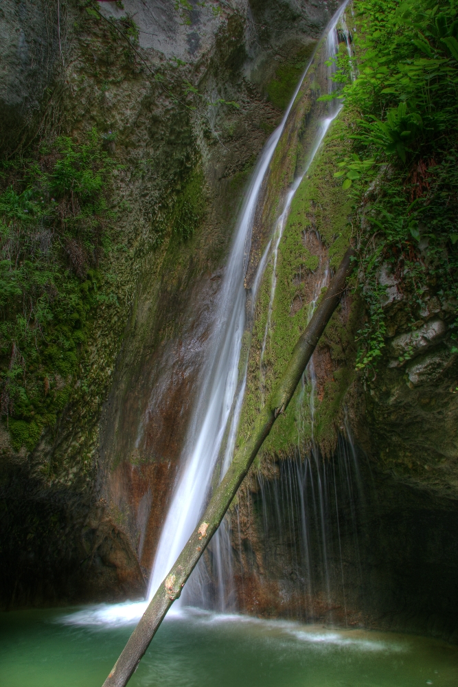 Cascata pozzo dellòrso im Parco delle Cascate (Italien)