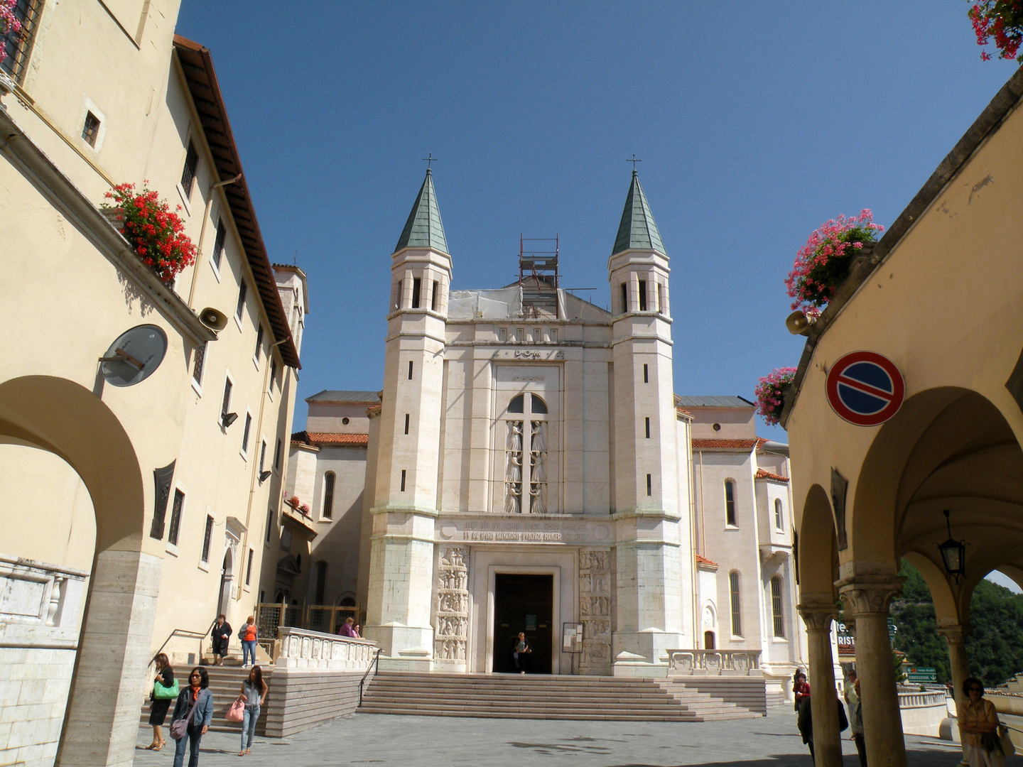 CASCIA , LA CHIESA DI SANTA RITA