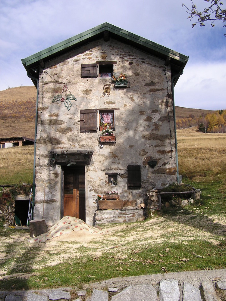 Cascina in val Sassina