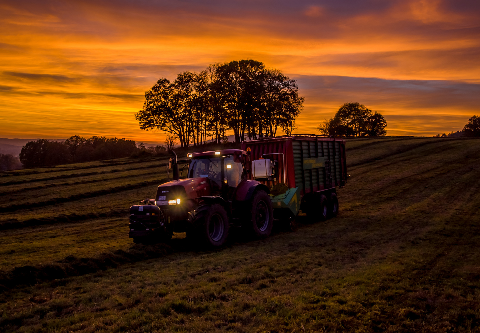 Case Puma CVX im Abendrot