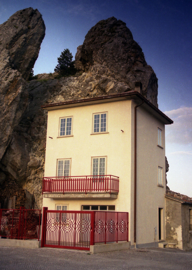 Casetta fra le rocce.