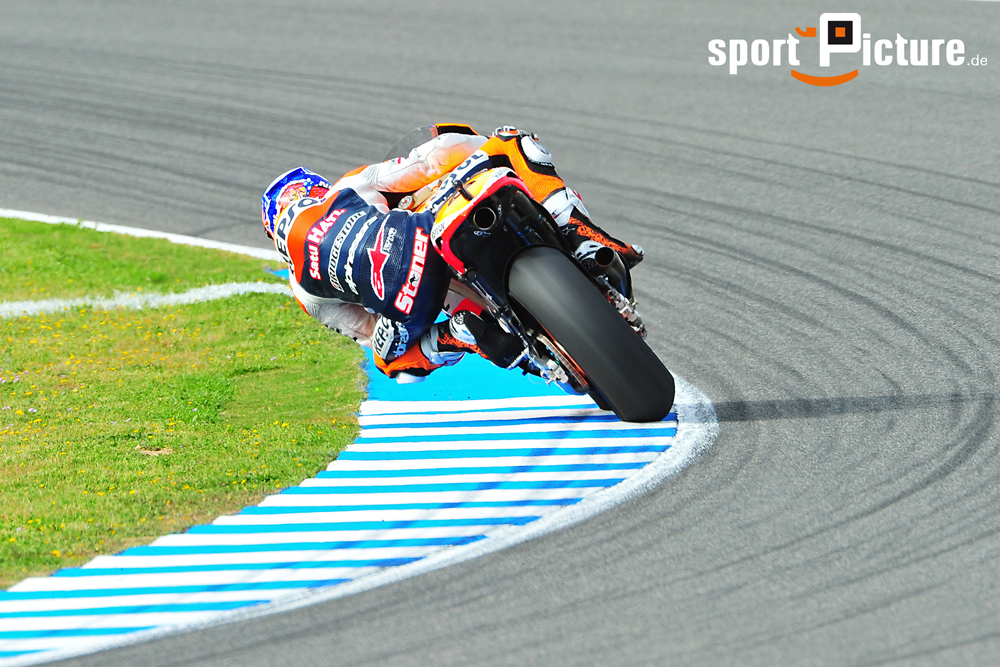 Casey Stoner im Drift innen über die Curbs