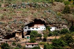 Casita dentro de la cueva