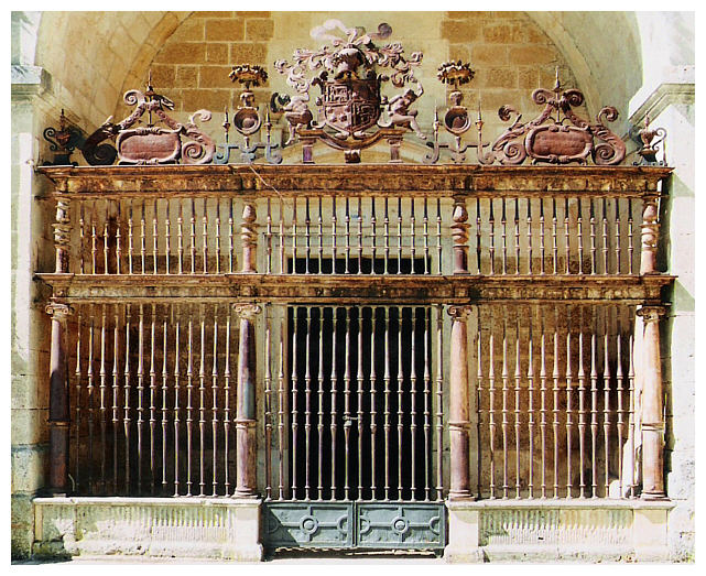 Cast-iron gate (Camino francés, 9)