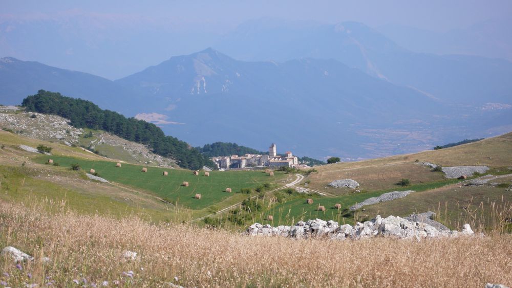 Castel del Monte in den Abruzzen nicht in Apulien