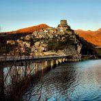 Castel di Tora sul lago