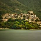 Castel di Tora sul lago Turano