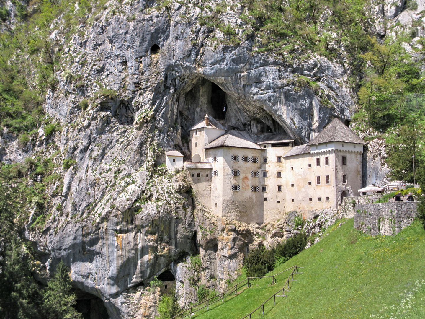 Castel Lueghi