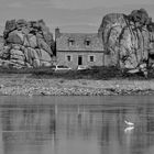 Castel Meur, la petite maison entre les rochers 