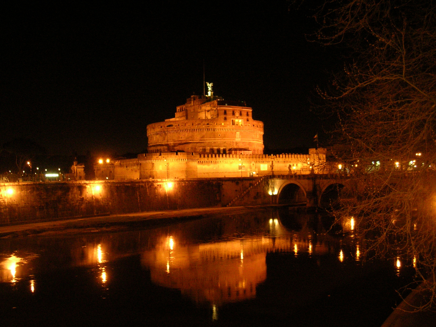 Castel Sant'Angelo..... riflessi sull'acqua......