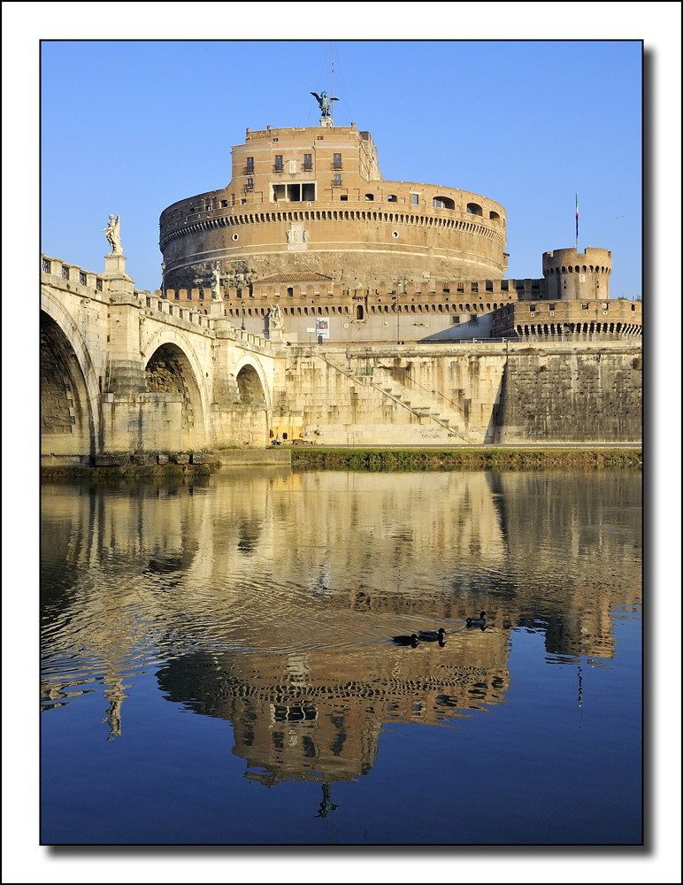 CASTEL SANT'ANGELO RIFLESSO SUL TEVERE