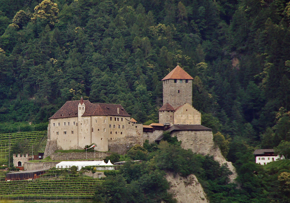 ..Castel Tirolo bei Meran..