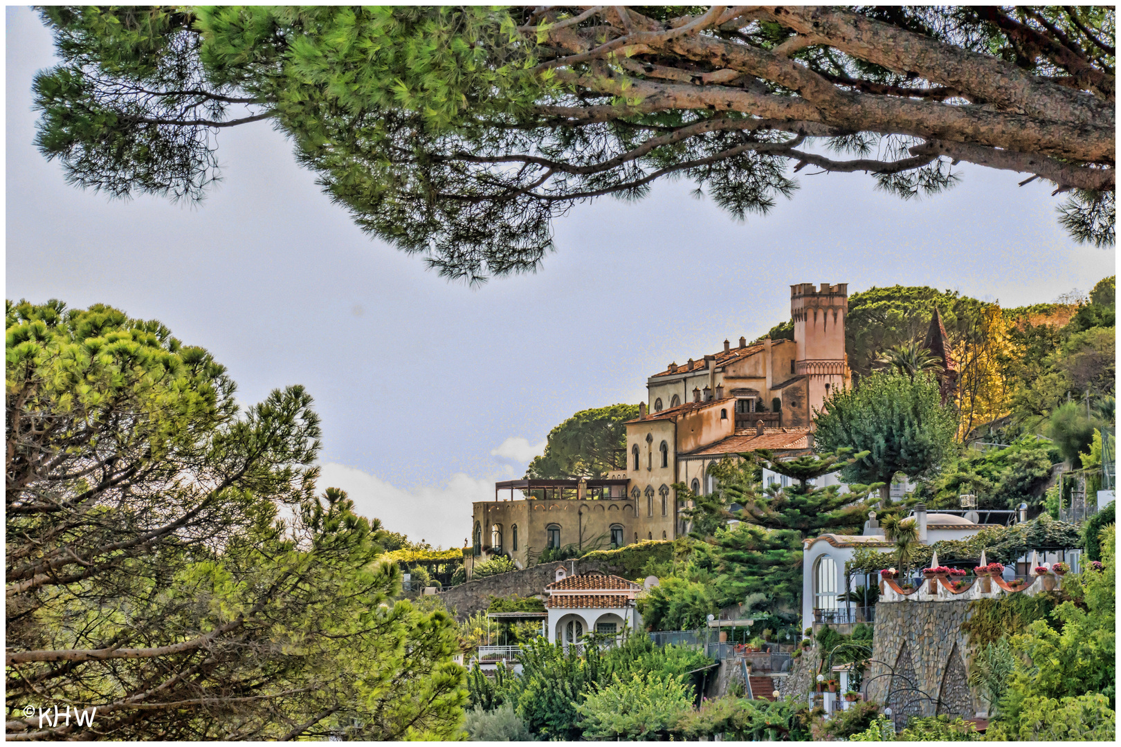 Castell neben den Gärten der Villa Rufolo