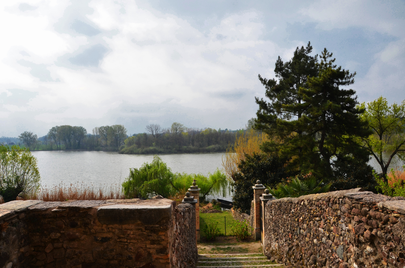 Castellaro Lagusello - il laghetto