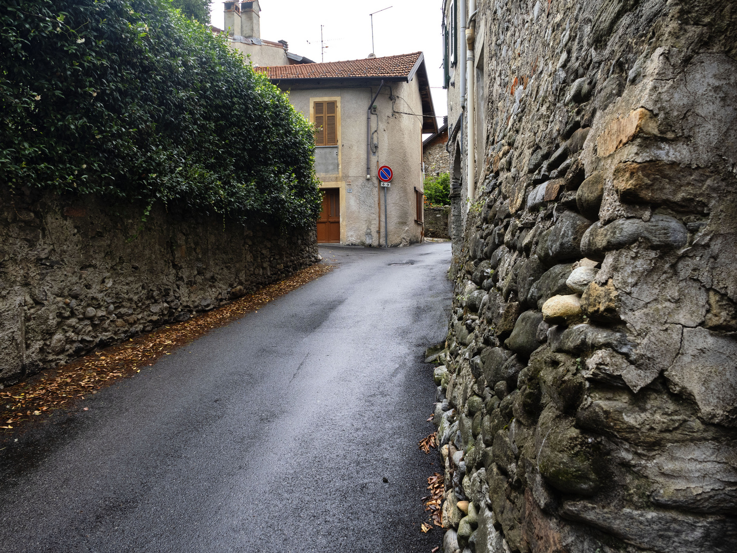 Castello, antico muro di sassi