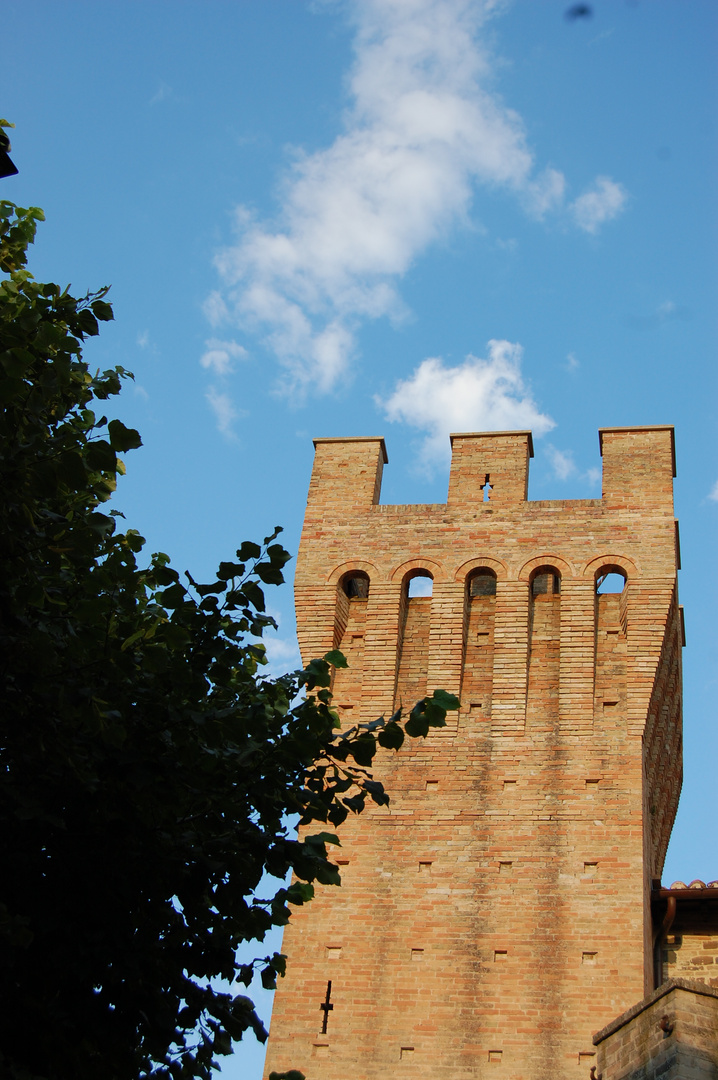 castello conte Pallotta caldarola