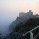 CASTELLO DI DUINO AVVOLTO NELLA NEBBIA