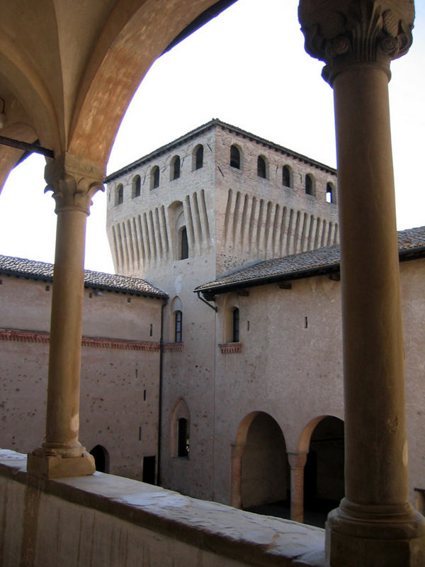 castello di Torrechiara, il cortile