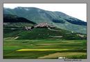 Castelluccio: bella fuori ....brutta dentro von Luciano Cappellini 