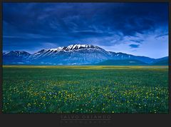 Castelluccio in blu