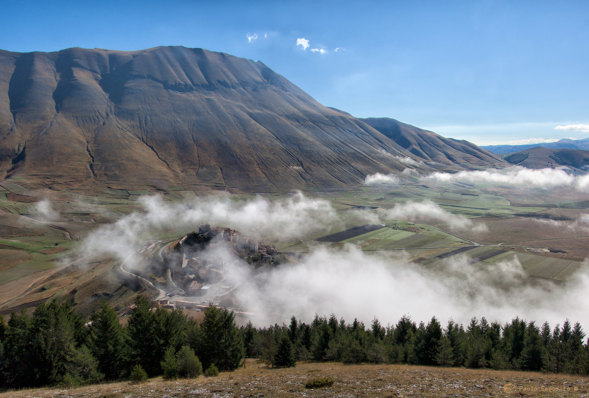  Castelluccio tra le nuvole