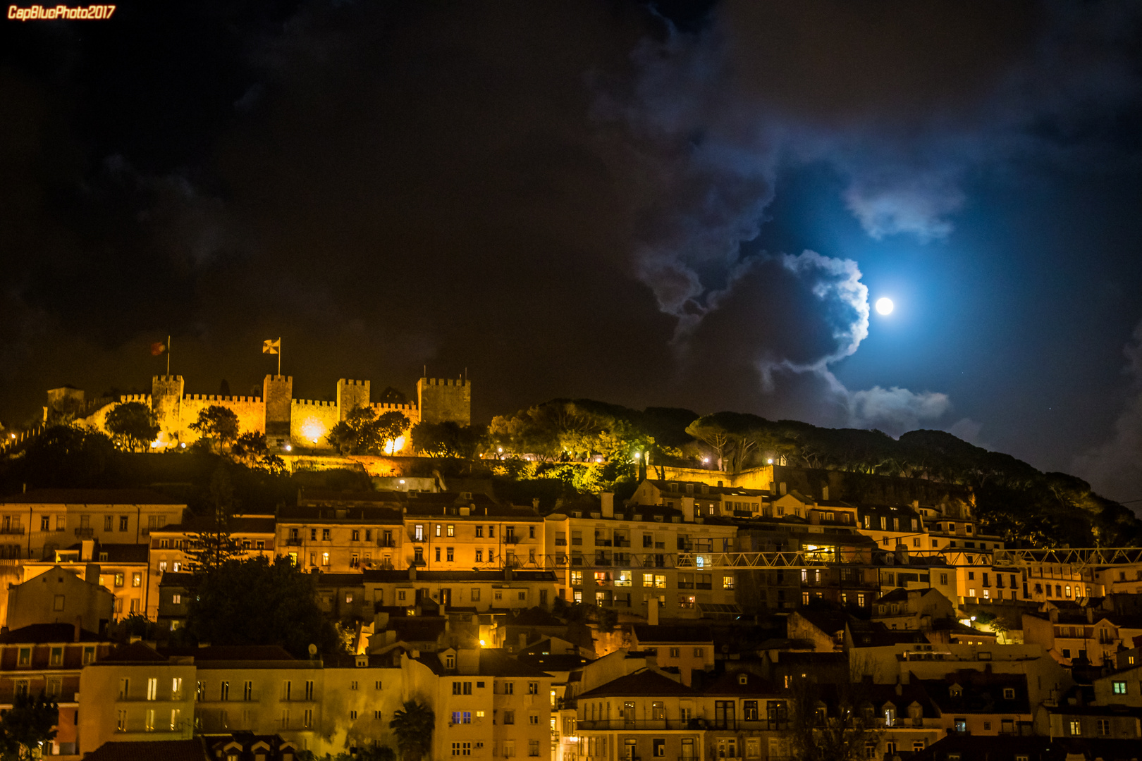 Castelo de São Jorge by moonlight