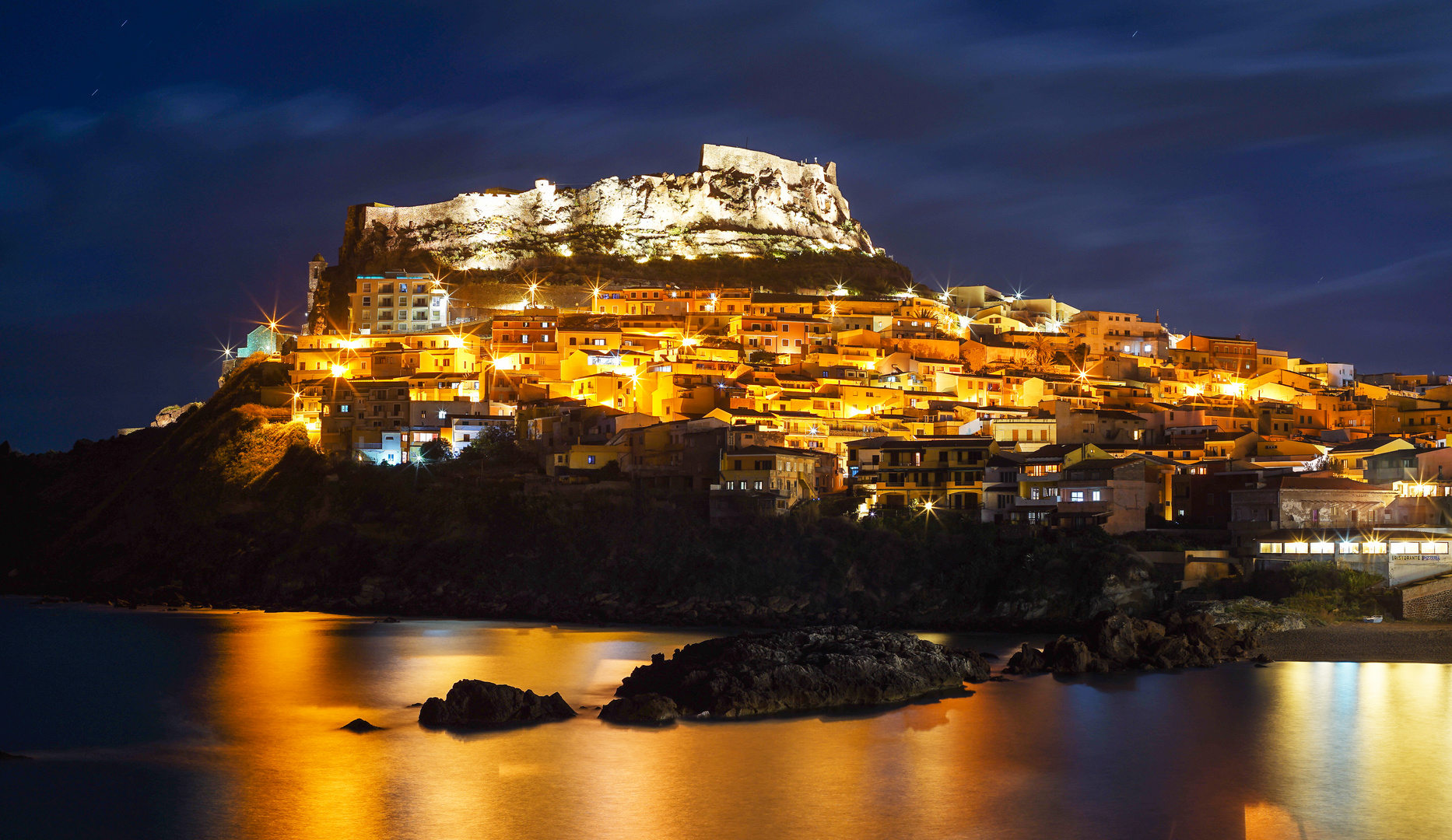 Castelsardo bei Nacht