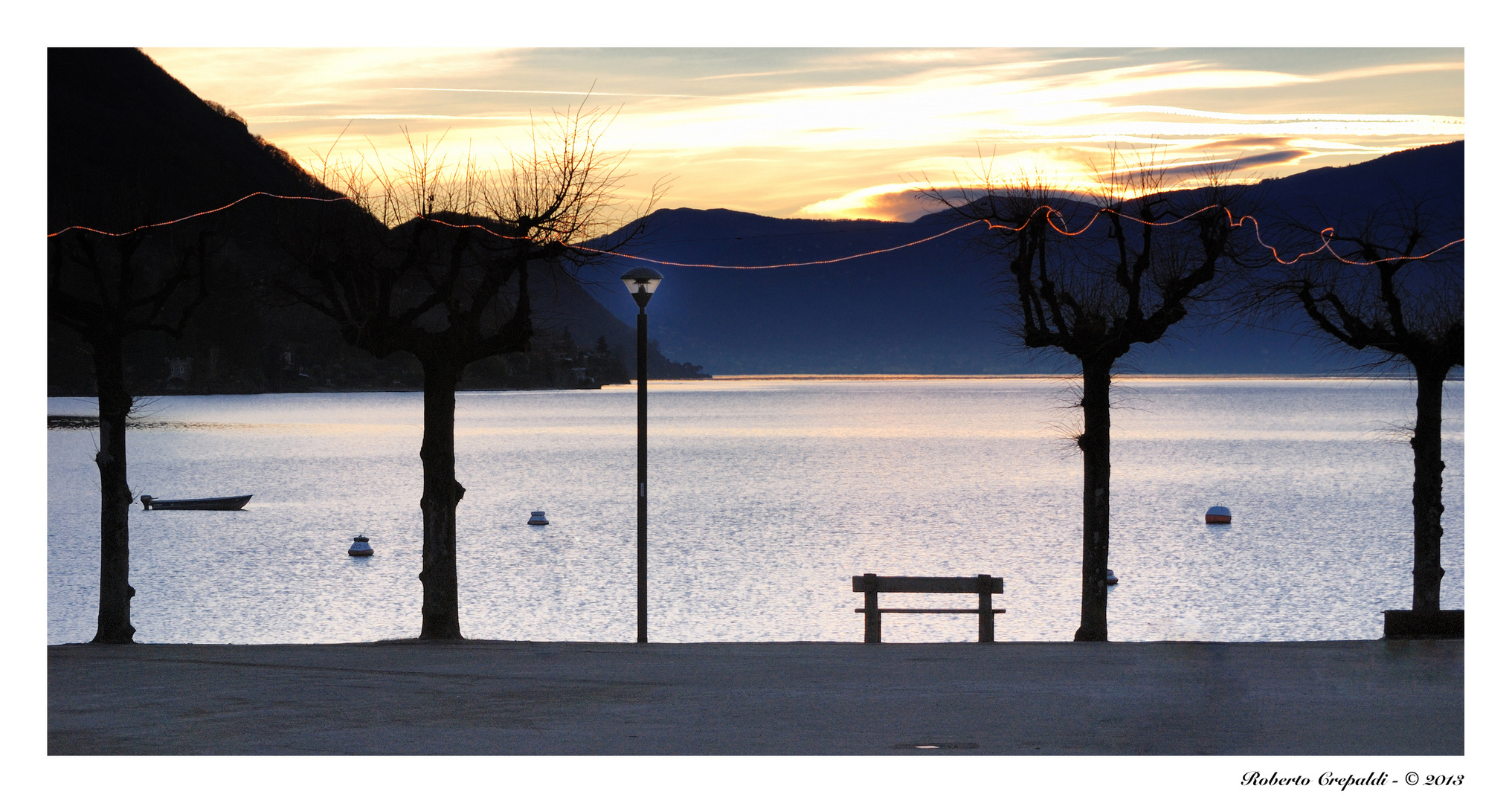 Castelveccana, piazza Lago al tramonto