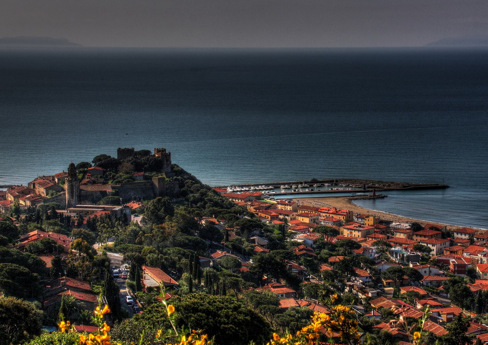 Castiglione della pescaia, Il porto.