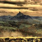 Castiglione d'Orcia tra i fumi dell'inverno