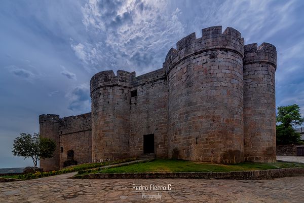 Castillo de los Condes de Benavente...