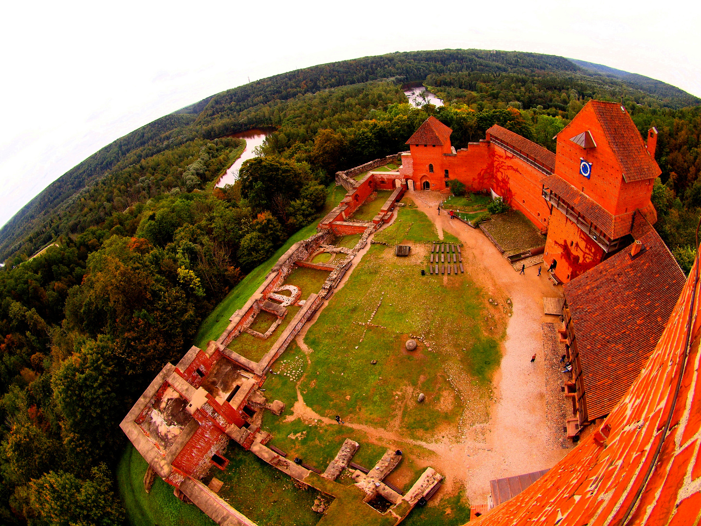 CASTILLO DE TURAIDA ( LETONIA ) .