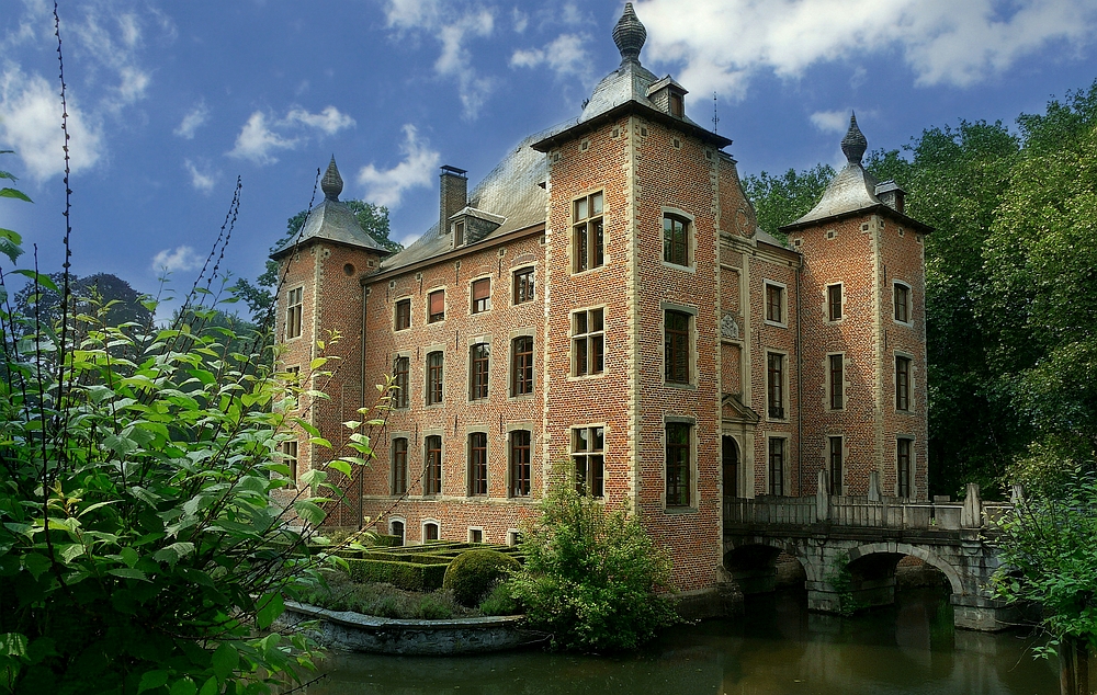 Castle ‘Coloma’ (1) at Sint Pieters Leeuw (Belgium)