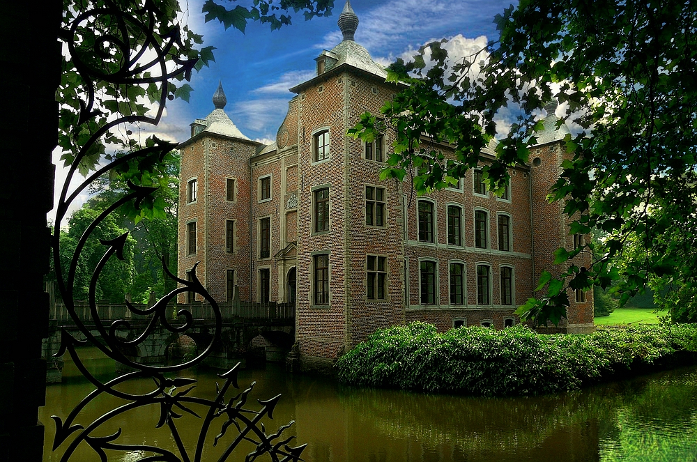 Castle ‘Coloma’ (2) at Sint Pieters Leeuw (Belgium)