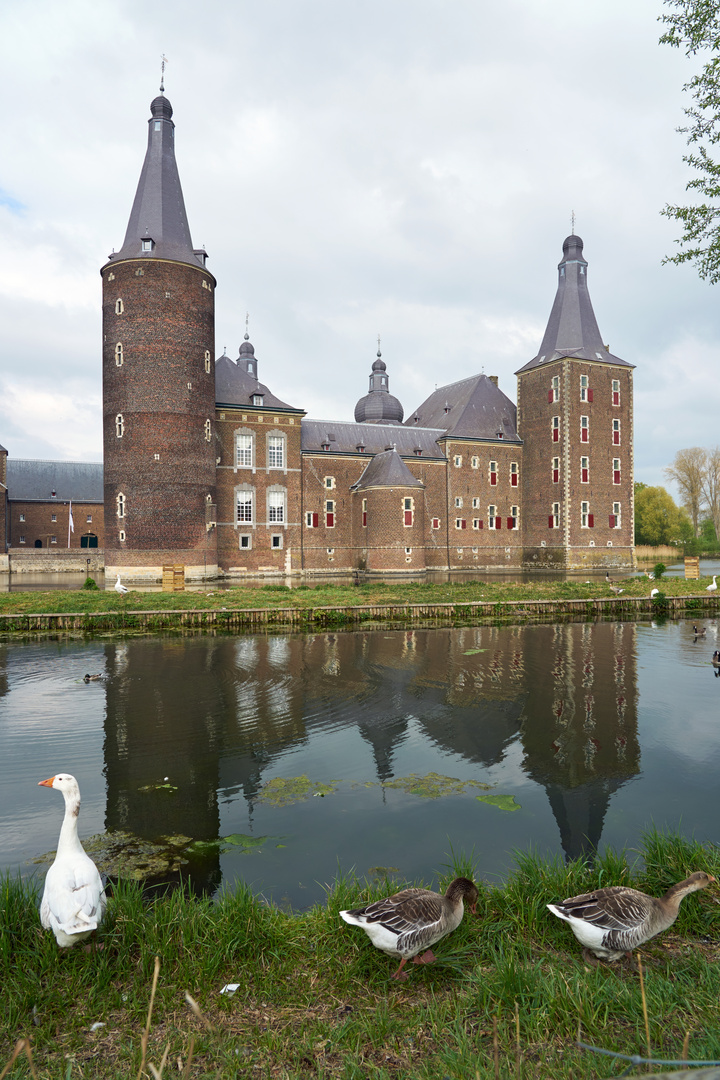  Castle Hoensbroek westfacade 