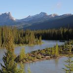 Castle Mountain (2.766 m) ist markantes Wahrzeichen des Bow Valley im Banff National Park