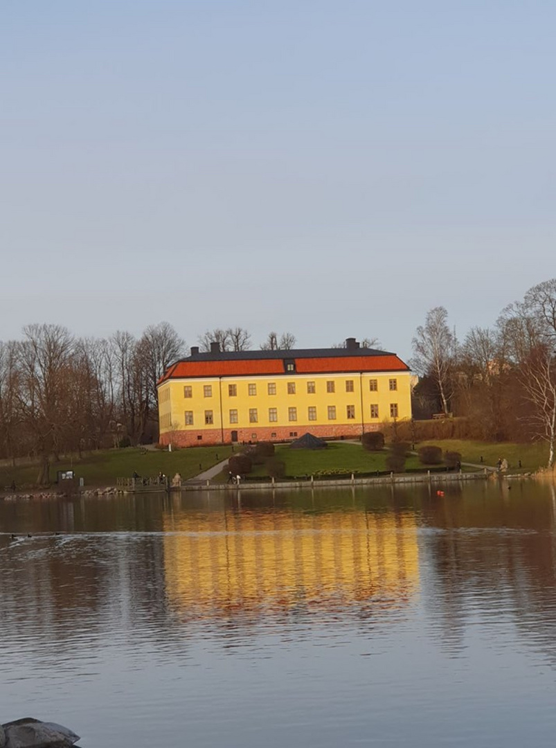 Castle Water  Reflection 