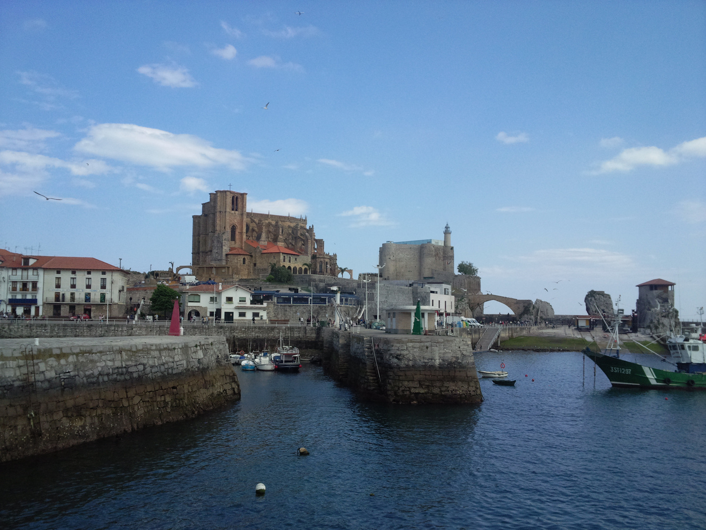 Castro Urdiales ( Villa Bimilenaria)