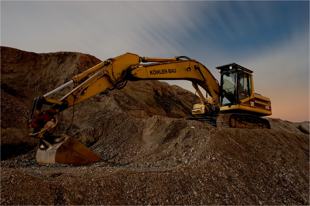 CAT 325B