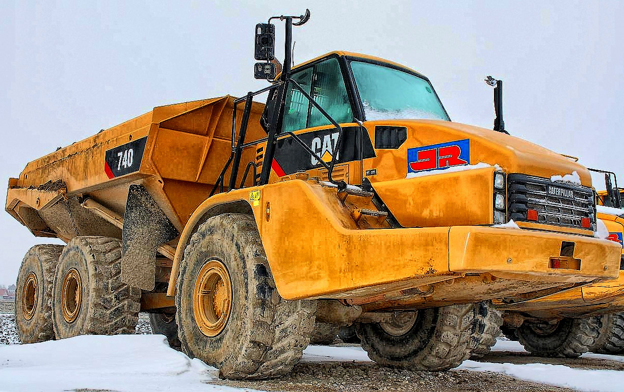 CAT Dumper 740