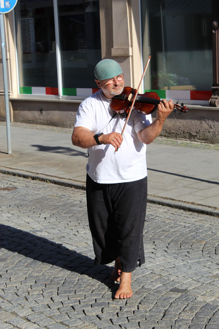 Cat Henselmann - DER Strassenmusikant