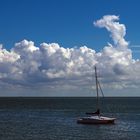 Catamaran auf Reede vor Hörnum, Sylt